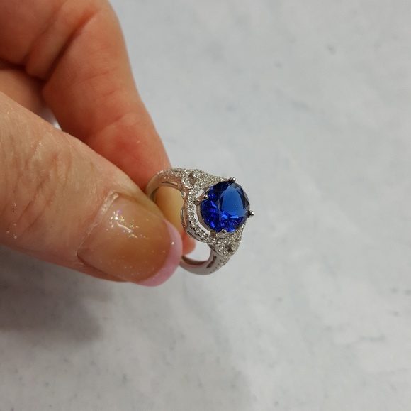 Blue Sapphire Cubic Zirconia - Picture 6 of 8